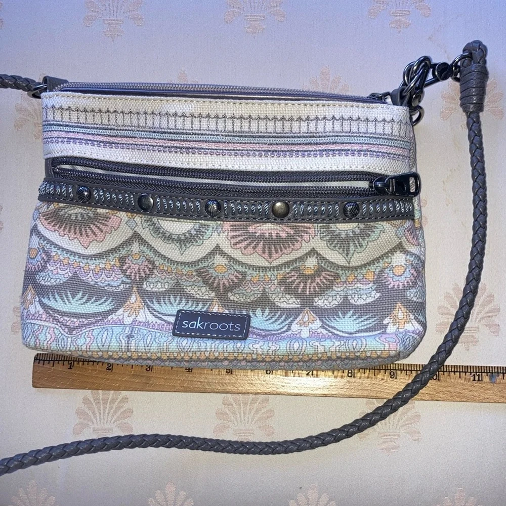 SAKROOTS shoulder bag off white w/grey, pink, pale blue, lavender. $25 - Picture 1 of 8